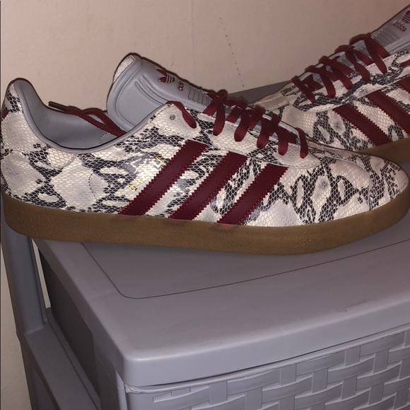 Custom design Adidas shoes - Picture 2 of 4